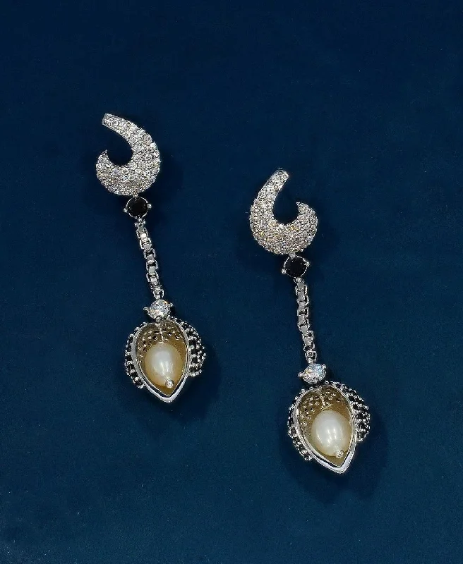 Ladies classic earrings-Trendy Hanging drop pearl Earrings