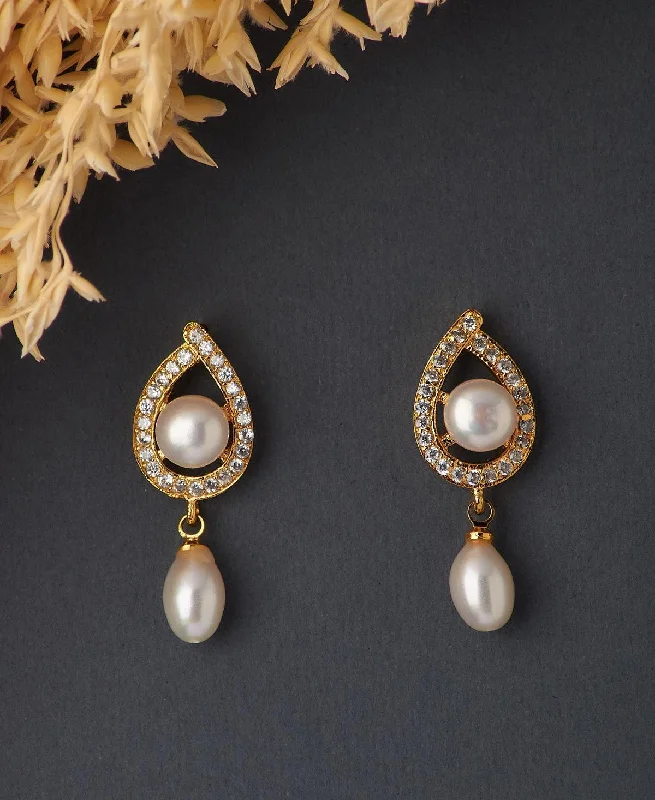 Ladies silver chandelier earrings-Trendy Pearl Hanging Earring