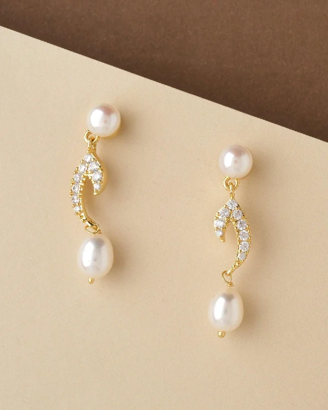 Ladies delicate earrings-Pretty Stone Studded Pearl Hang Earring