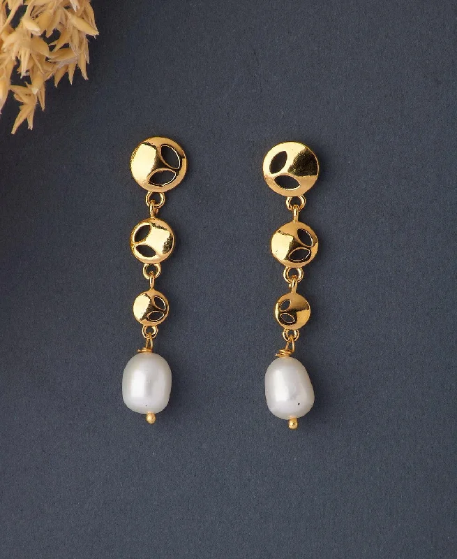 Ladies gemstone earrings-Standout Golden Pearl Hanging Earring