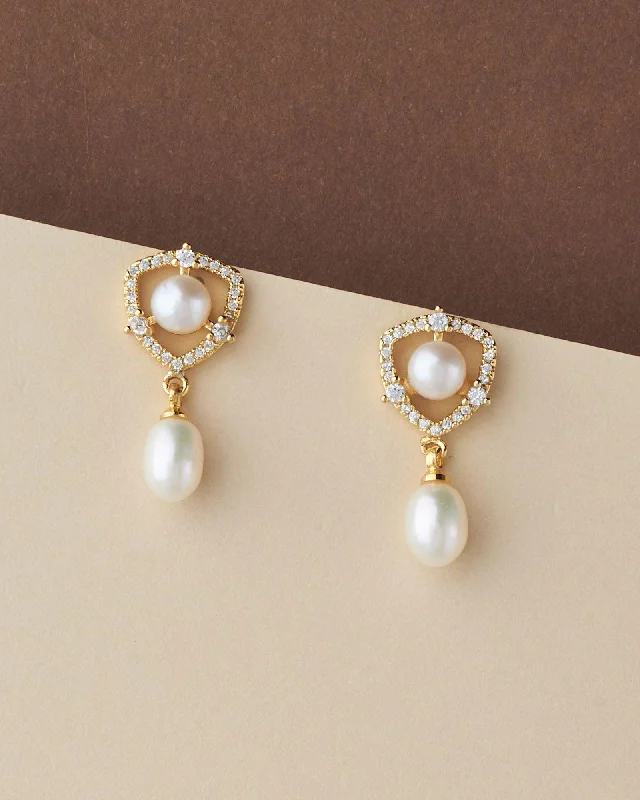 Ladies diamond hoop earrings-Trendy Pearl hang Earring