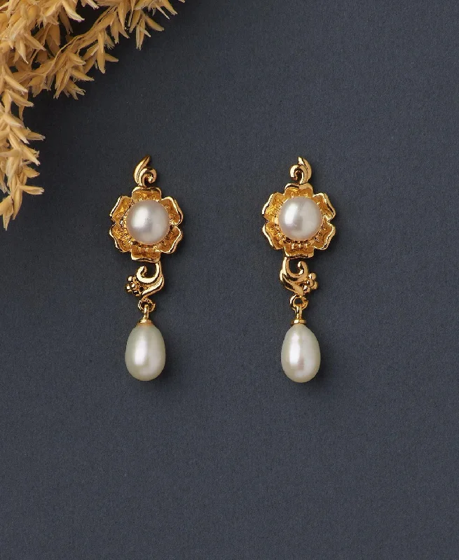 Ladies luxury earrings-Trendy Pearl Hang Earring