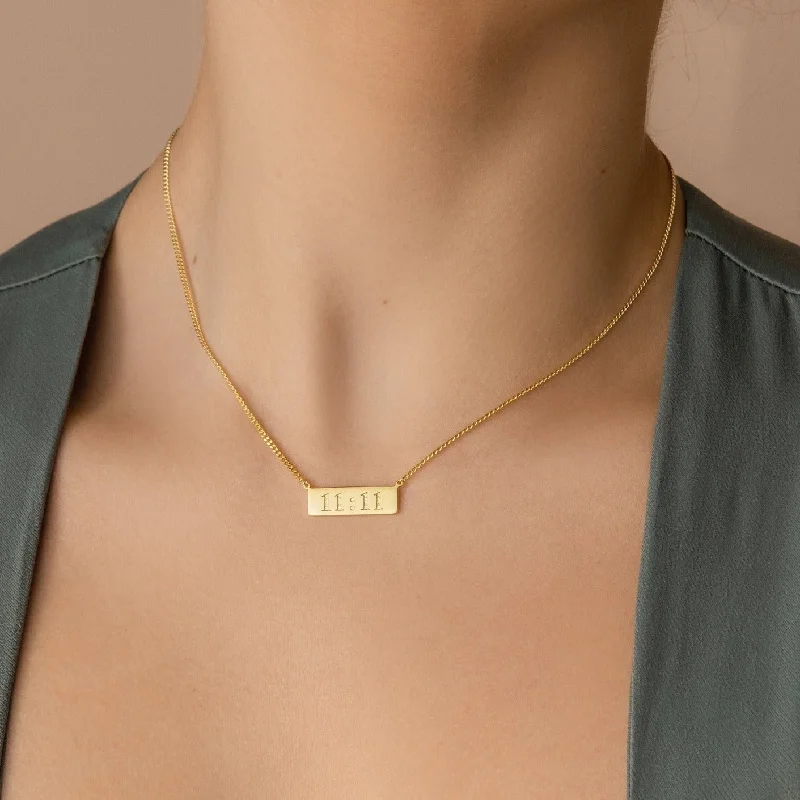 Ladies round pendant necklace-Dainty Bar Name Necklace