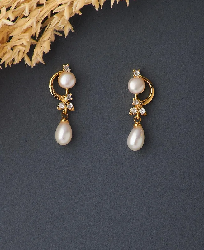 Ladies drop earrings-Pretty Real Pearl Hanging Earring