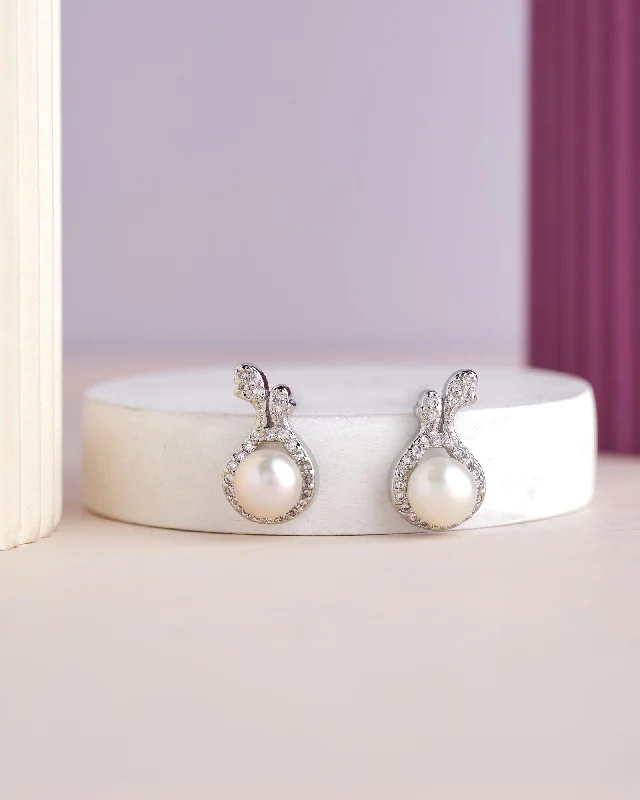 Ladies rose gold hoop earrings-Pretty Stud Pearl Earring