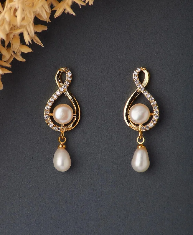 Ladies dangly gold earrings-Trendy Pearl Hanging Earring