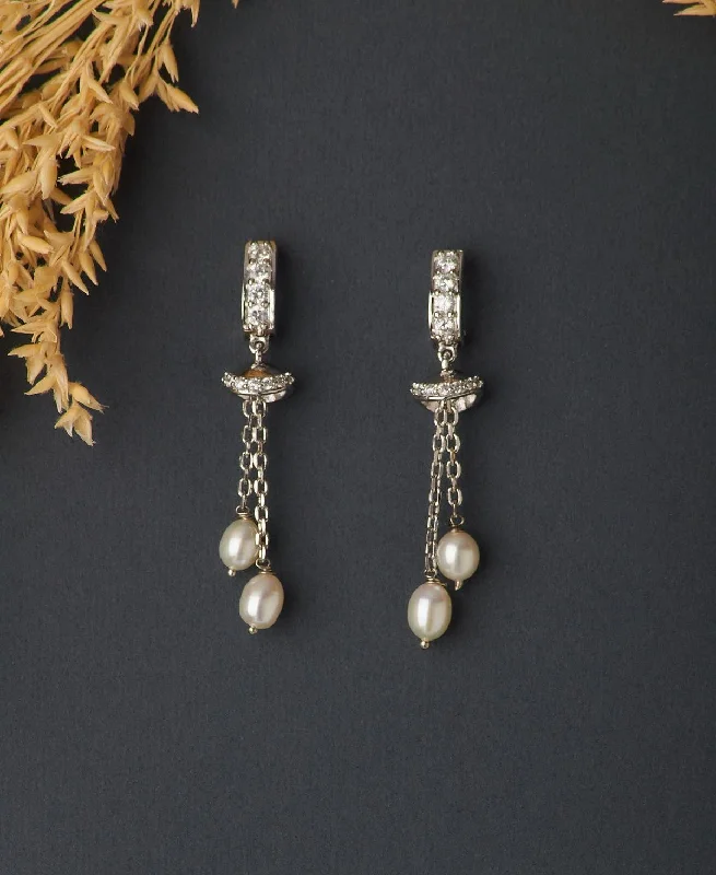 Ladies sparkly earrings-Simple & Smart Pearl Hanging Earring