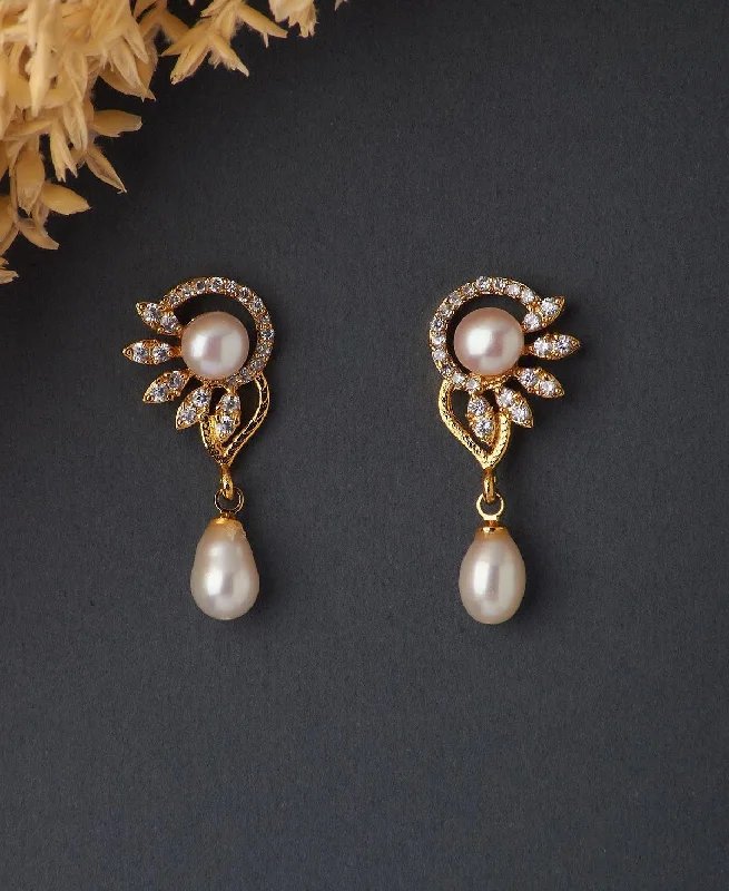 Ladies vintage chandelier earrings-Trendy Pearl Hanging Earring