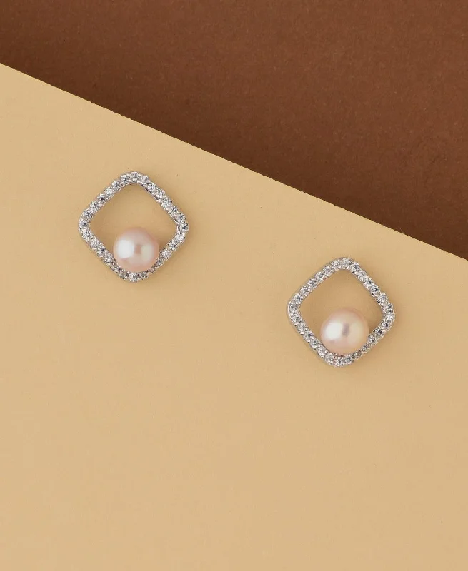 Ladies gold earrings-Simple and Sweet Real Pearl Stud Earring