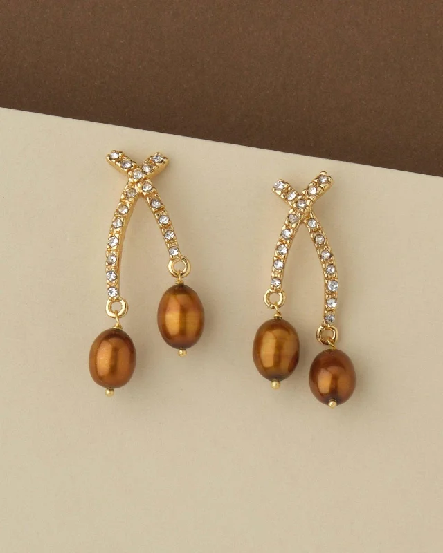 Ladies sapphire earrings-Trendy Pearl Hanging Earring