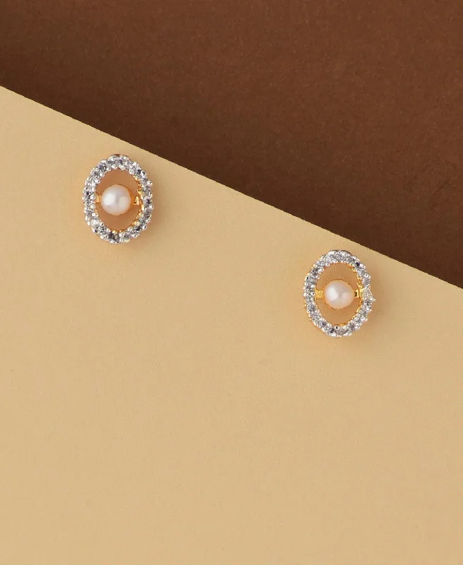 Ladies sapphire stud earrings-Pretty Pearl Stud Earring