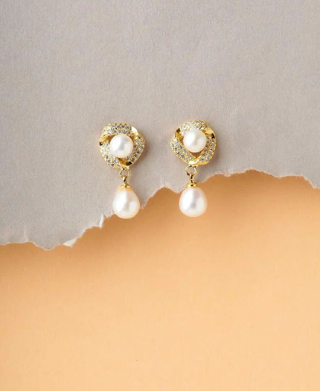 Ladies gold drop earrings-Trendy Pearl Hanging Earring