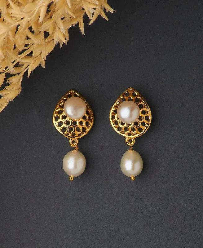 Ladies statement dangle earrings-Trendy Pearl Hanging Earring