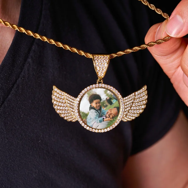 Ladies simple gold necklace-Medallion with Wings Pendant Necklace