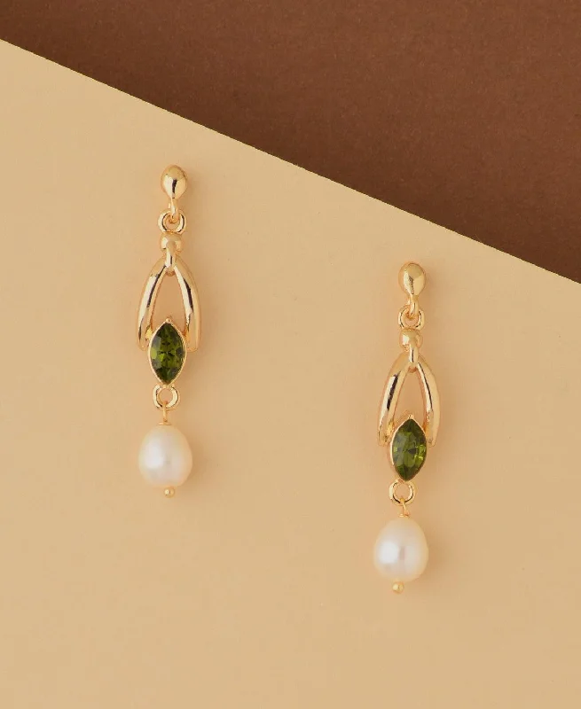 Ladies pearl earrings-Simple Hang Pearl Earring