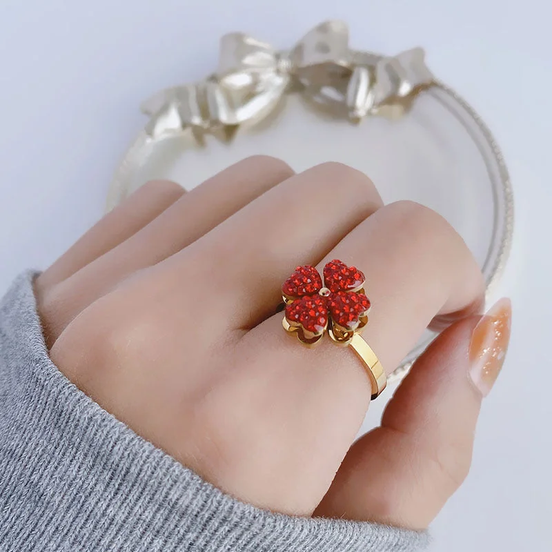 Rotating Clover Ring